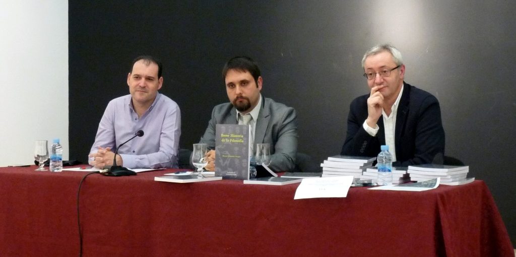 El profesor Arcángel Bedmar presenta el libro "Breve historia de la Filosofía", junto a su autor, Manuel Bermúdez Vázquez, profesor de la Universidad de Córdoba